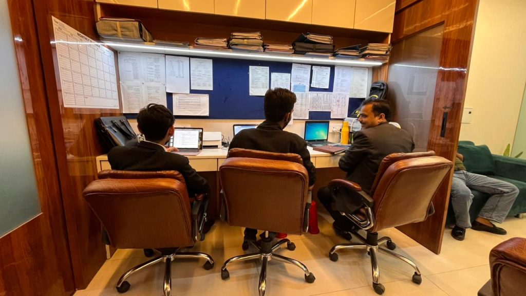 Advocate AK Tiwari — Trusted Divorce Lawyer for Amrapali Golf Homes, Noida Extension & Greater Noida